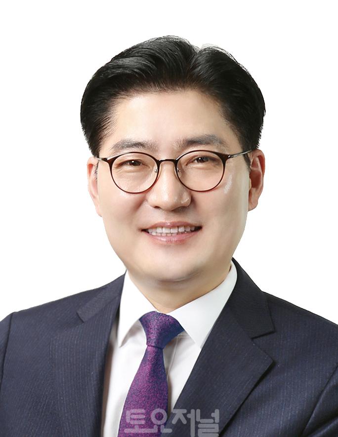 이정훈 강동구청장(2020).jpg