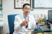 퇴행성 뇌질환 ‘파킨슨병’ 한방치료로 극복 한방내과 박성욱 교수.jpg